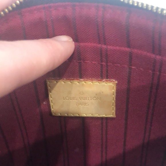 Louis Vuitton wristlet - Picture 8 of 11